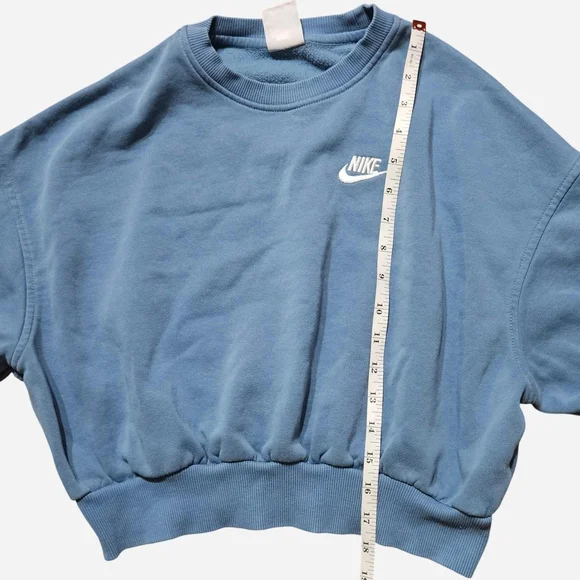 Nike Women's Blue Cropped Crewneck Sweatshirt - Picture 6 of 8